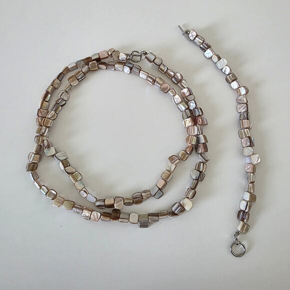 Vintage Mother of Pearl Necklace and Bracelet Set Handcrafted One Size - Picture 10 of 11